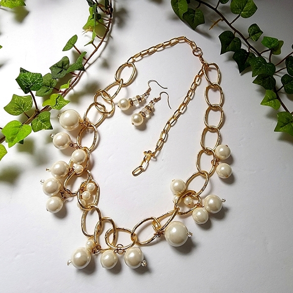 Gold Chain Bubble Pearl Necklace and Earrings Set - Picture 3 of 7